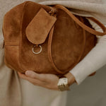 Mother’s Bag Brown in a lifestyle setting. Warm amber suede meets modern functionality — a tribute to Hermès refinement and Bottega Veneta’s understated elegance.