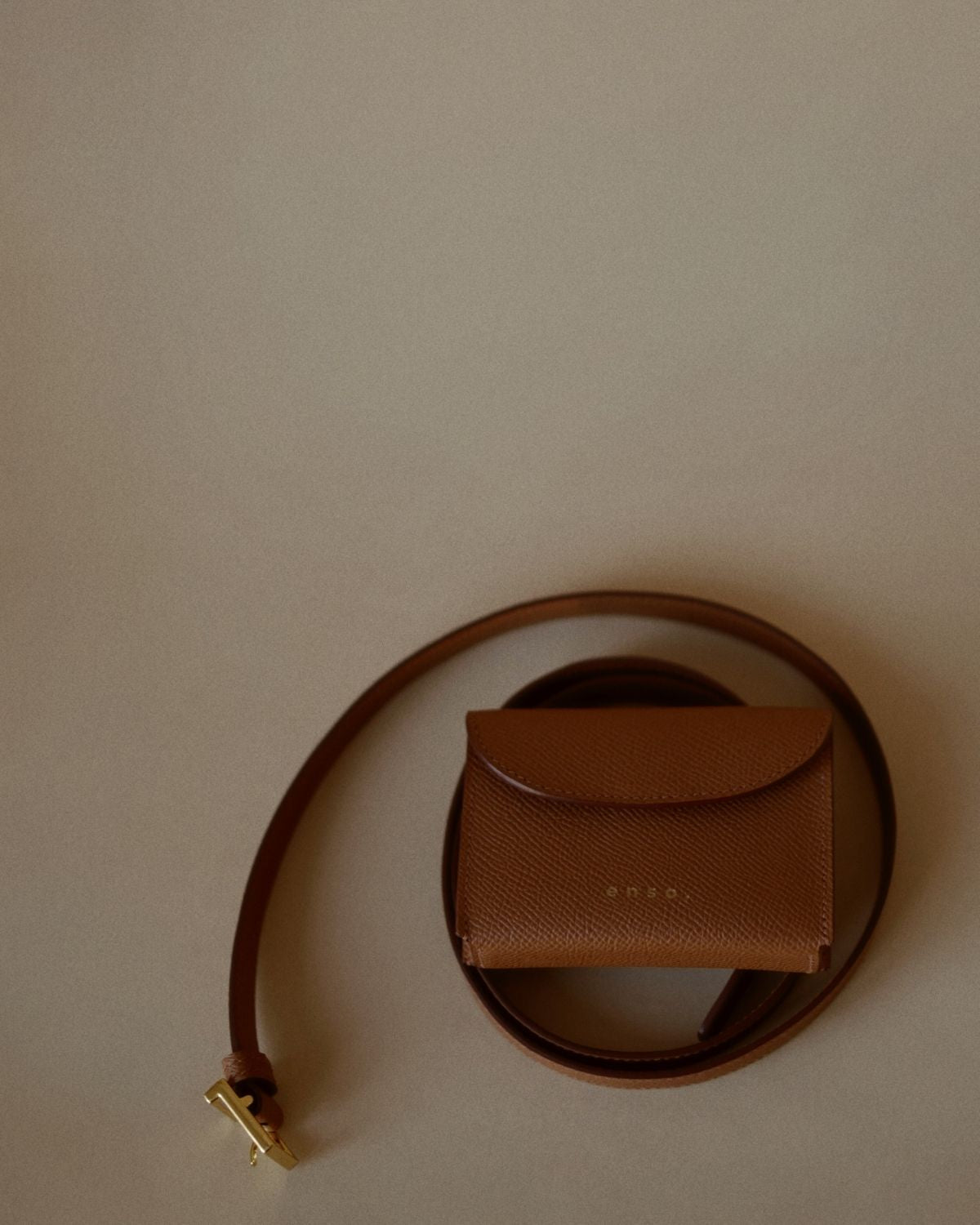 Close-up of Ava Belt’s detachable pouch, reflecting Enso Design Lab™ craftsmanship and a whisper of Bottega-like subtlety.