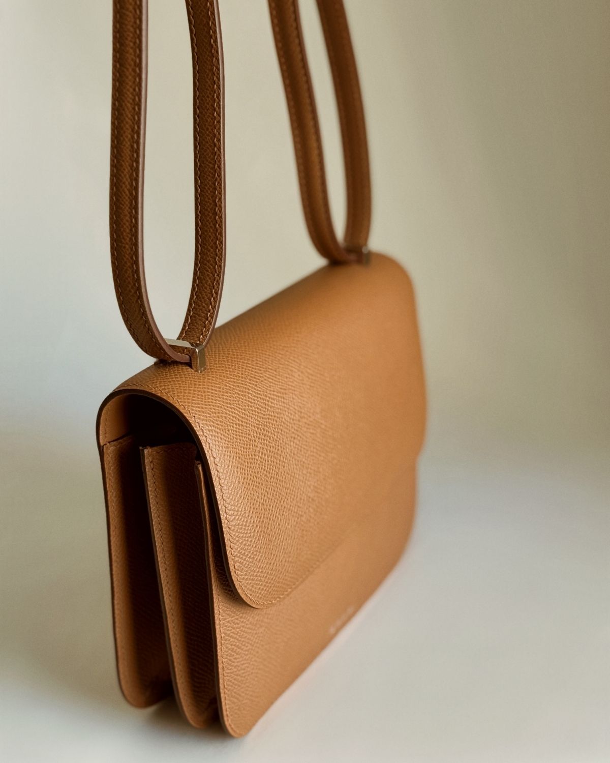 Close-up of Ava Bag’s adjustable strap, reflecting Bottega-inspired versatility and Enso Design Lab™ craftsmanship.