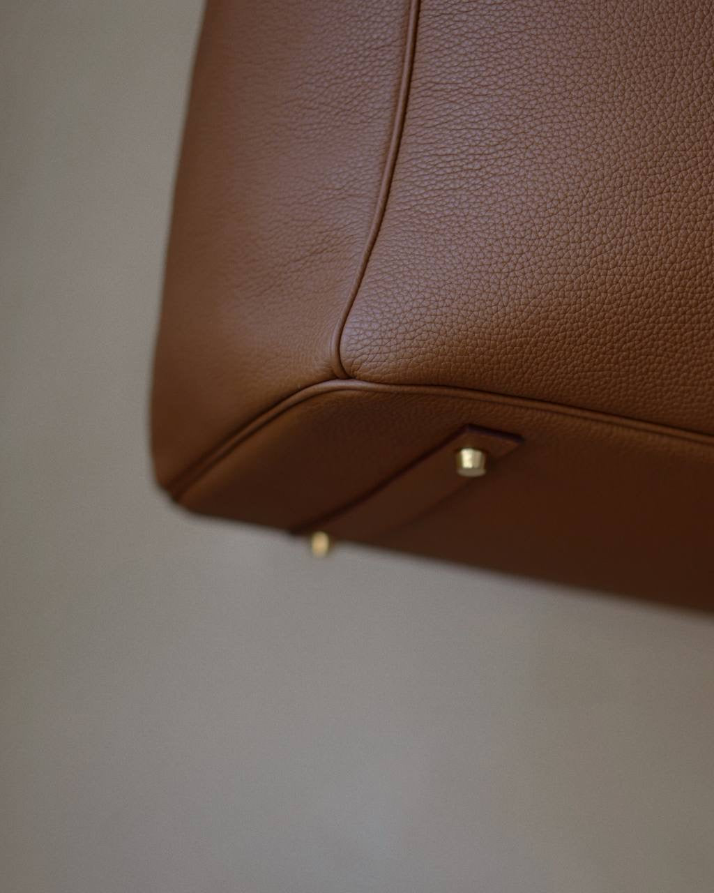 Close-up of the Noa Bag’s gold-tone base hardware by Enso Design Lab™, showcasing premium craftsmanship and attention to detail.