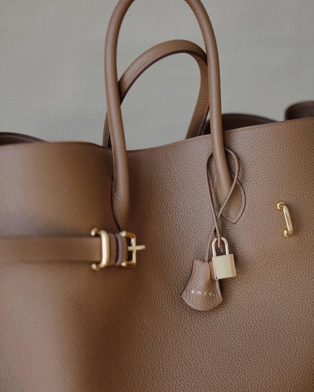 Close-up of the Noa Bag’s gold-tone base hardware by Enso Design Lab™, showcasing premium craftsmanship and attention to detail.