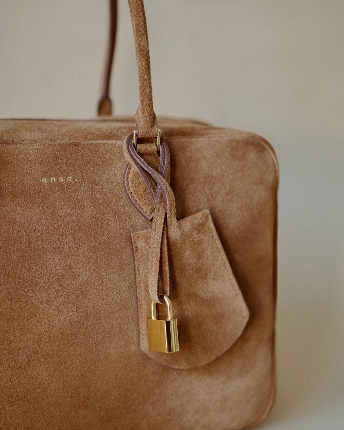 Close-up of Mother’s Bag Brown by Enso Design Lab™, featuring handcrafted suede and precise details. A luxurious accessory reminiscent of Hermès Kelly and Bottega Veneta Andiamo.