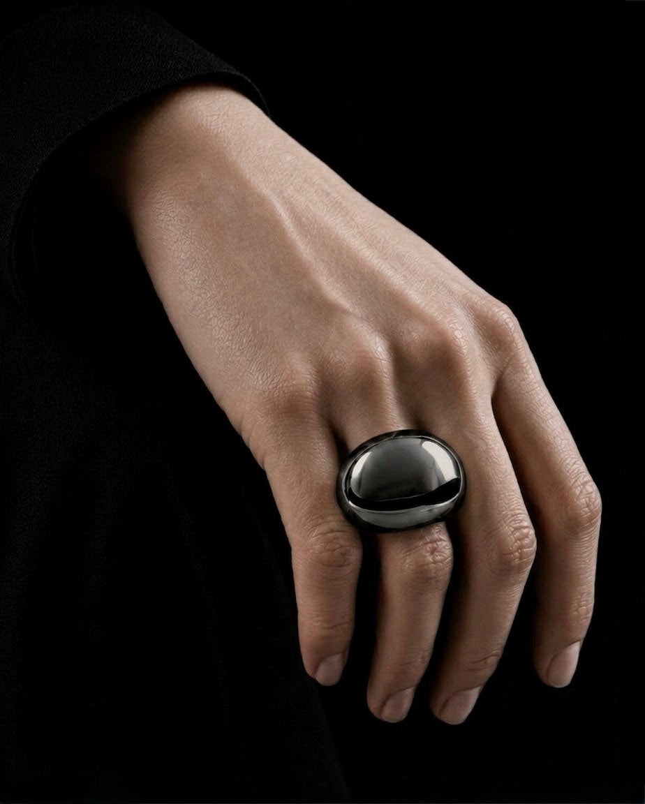 CONTAIN ring in obsidian mirror — on body view